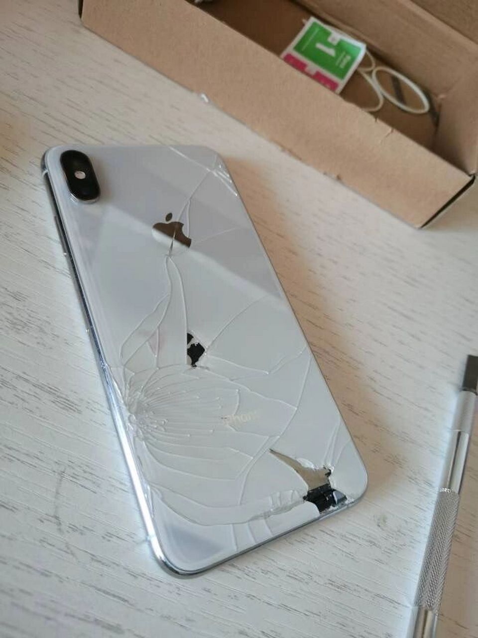 手机后盖玻璃碎了怎么修复