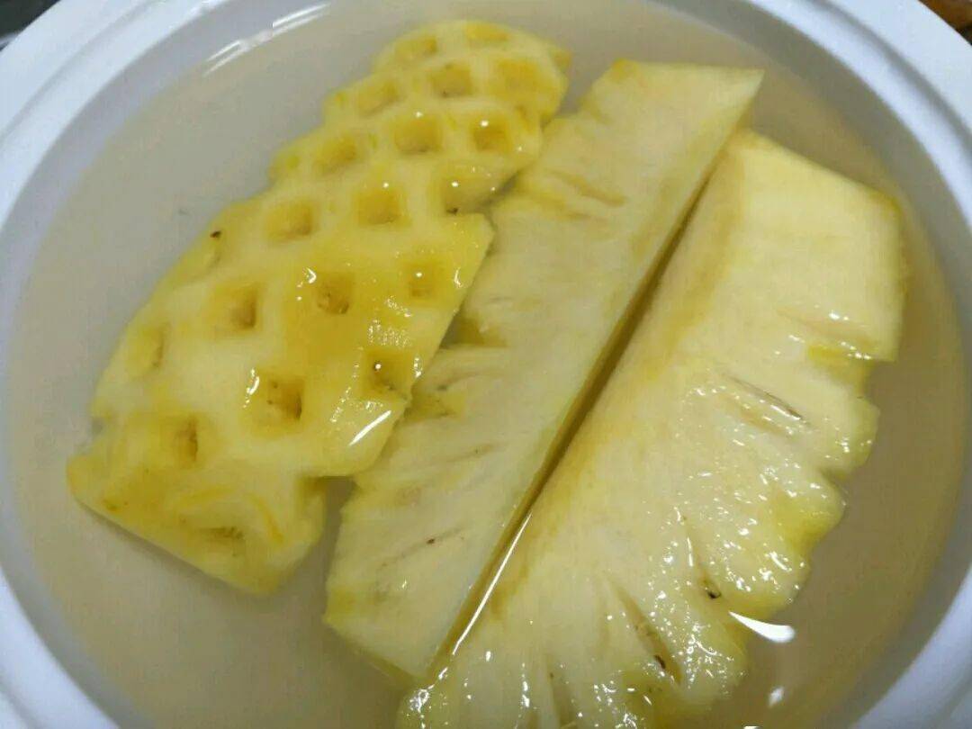 菠萝怎么泡盐水用凉水还是用热水