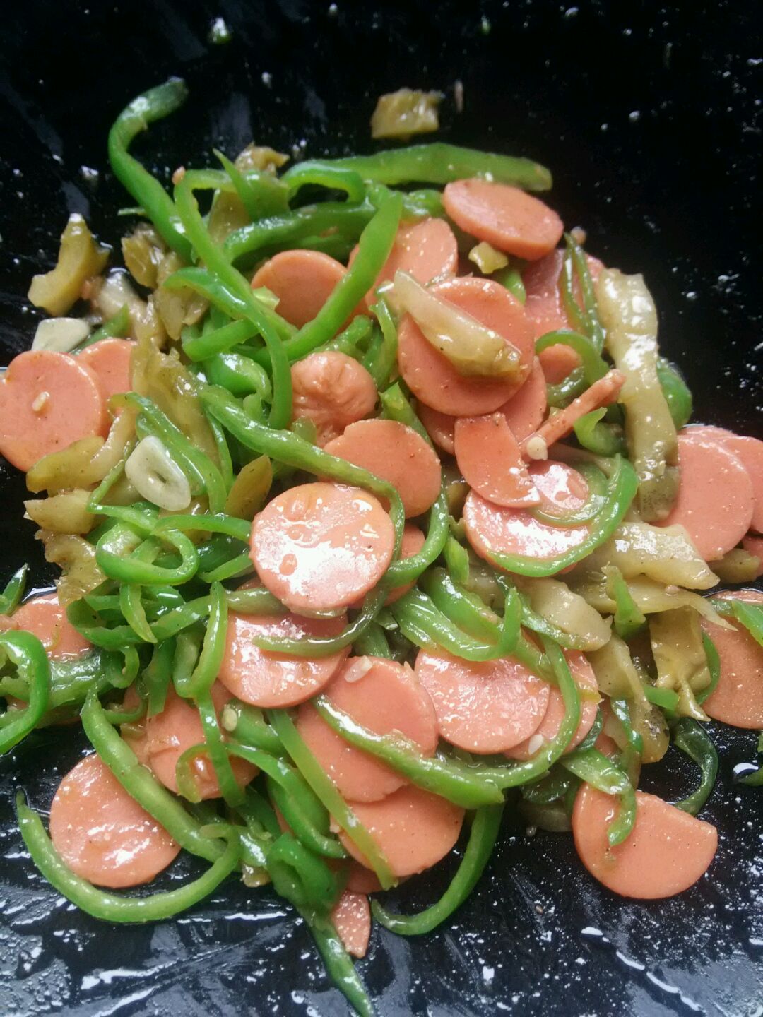 青椒炒火腿肠怎么做